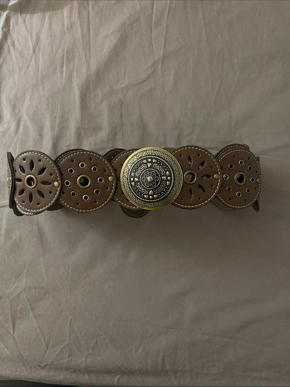 Brown Leather Circle-Plate Belt with Decorative Gold Buckle